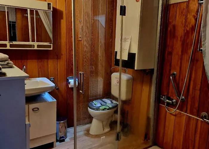 Lägenhet 2- In Zentraler Lage In *